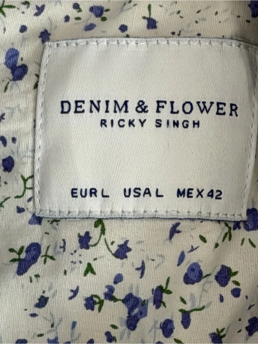 Denim & Flower White Short-Sleeve Button-Up Shirt with Multicolor Fish Print
